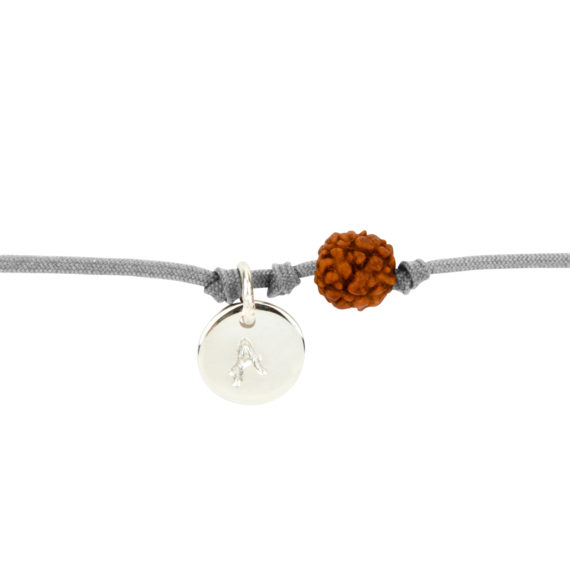 Textil-Armband mit Silberplakette und Rudraksha-Perle hellgrau