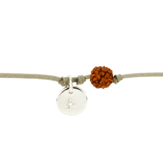 Textil-Armband mit Silberplakette und Rudraksha-Perle sand